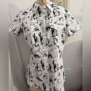 Women’s Wrangler Western Print Short Sleeve Shirt